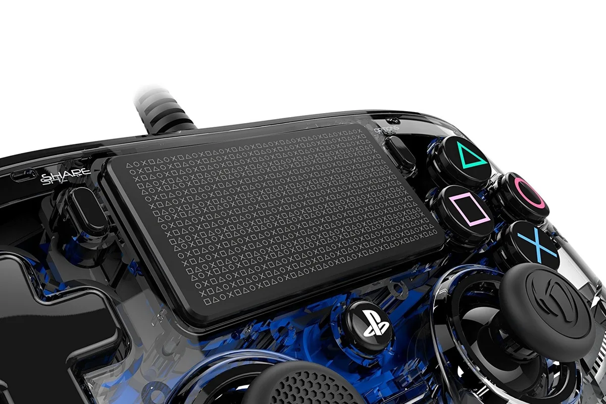 Nacon Illuminated Compact Controller Filaire Translucide Bleue PS4 PC