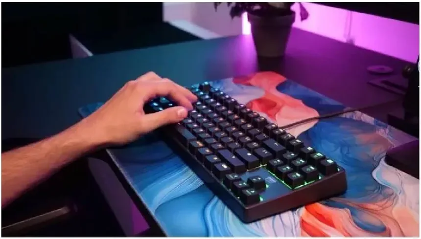 CHERRY XTRFY K4V2 RGB TKL Noir - vue 3