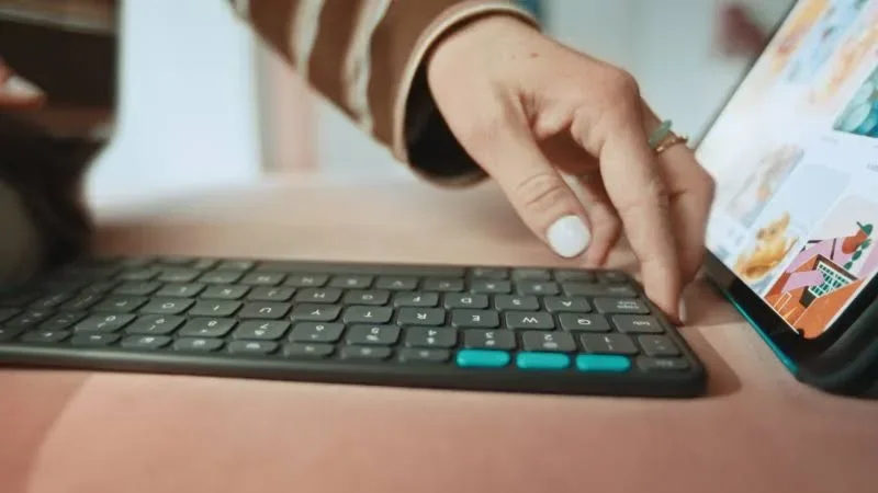Logitech Flip Folio Clavier Bluetooth Graphite - vue 5
