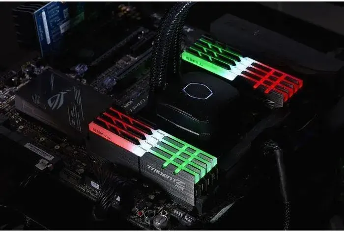 G.Skill Trident Z RGB 16 Go Kit 2x8Go DDR4 3600 MHz - vue 3