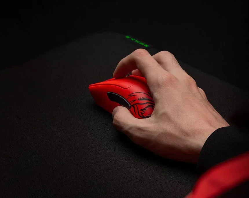 Razer DeathAdder V3 Pro Rouge - vue 3